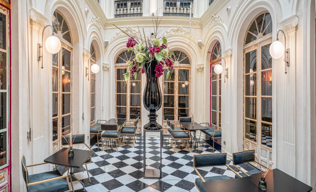Hotel Lobby Σεβίλλη Εξωτερικό φωτογραφία The interior of the hotel
