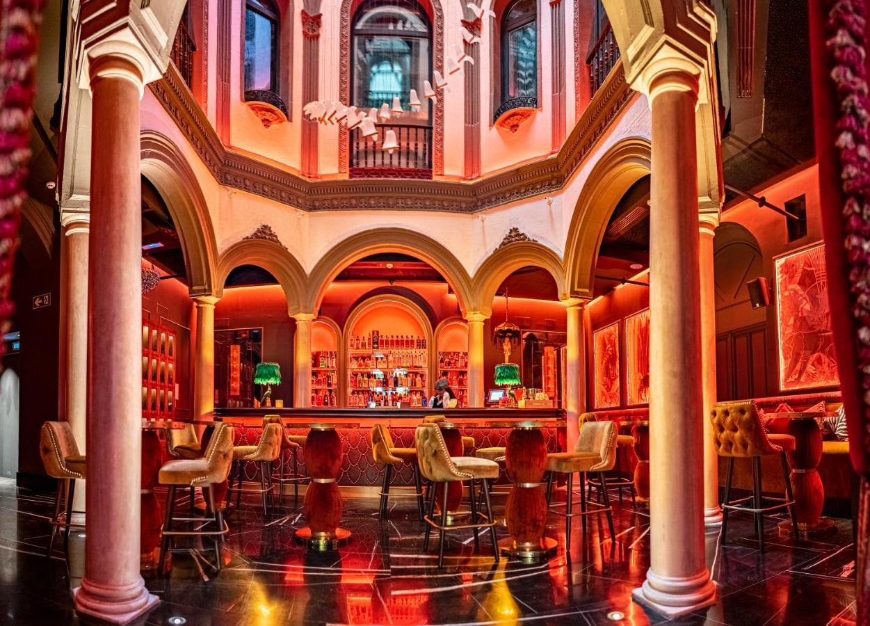 Hotel Lobby Σεβίλλη Εξωτερικό φωτογραφία The bar at the nightclub