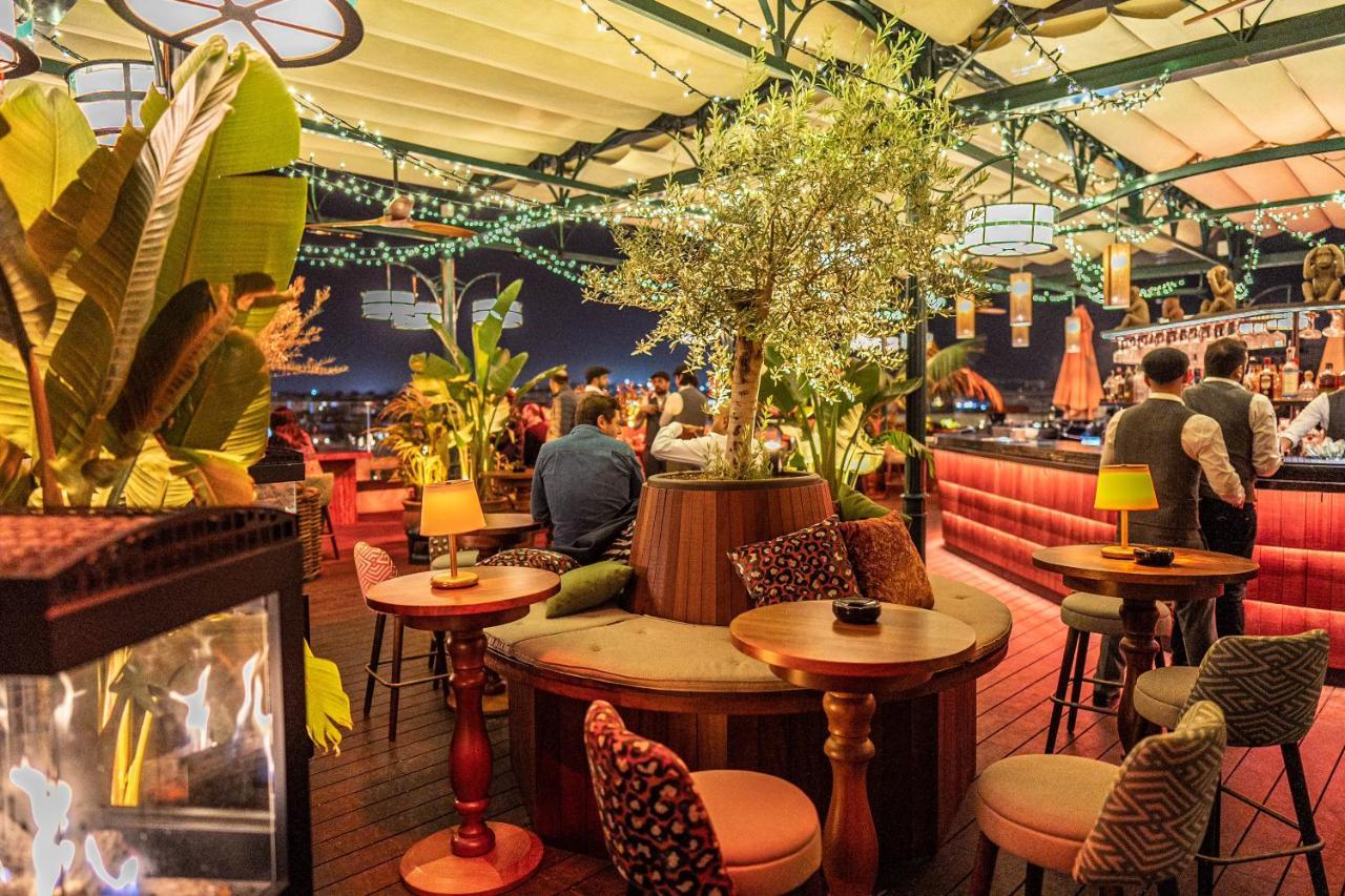 Hotel Lobby Σεβίλλη Εξωτερικό φωτογραφία The interior of the bar