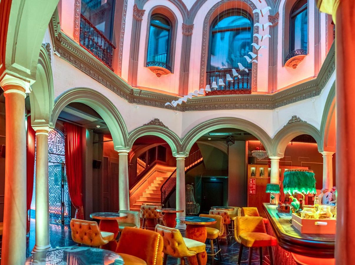 Hotel Lobby Σεβίλλη Εξωτερικό φωτογραφία The interior of the nightclub