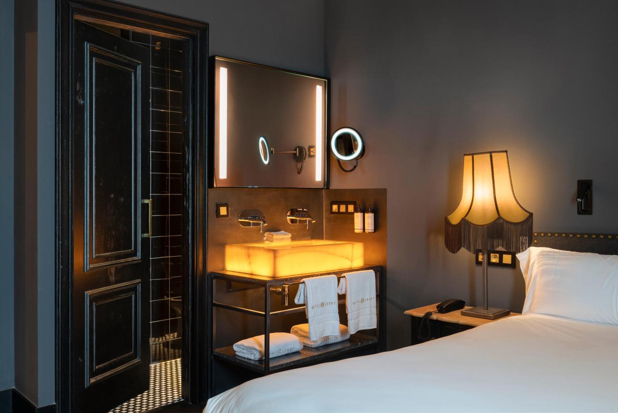 Hotel Lobby Σεβίλλη Εξωτερικό φωτογραφία A room at the hotel