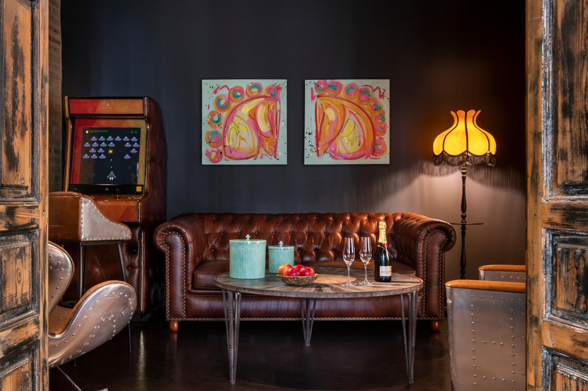 Hotel Lobby Σεβίλλη Εξωτερικό φωτογραφία The interior of the tasting room at the winery