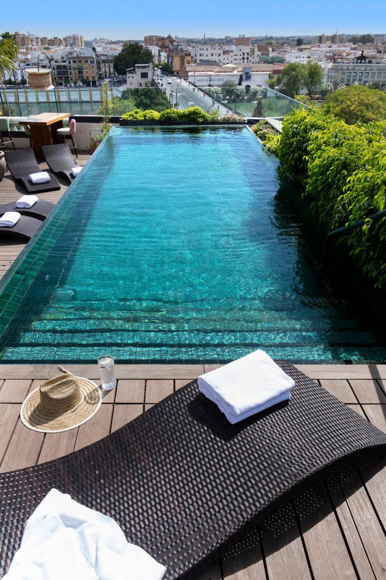 Hotel Lobby Σεβίλλη Εξωτερικό φωτογραφία Infinity pool at the Mandarin Oriental, Bangkok