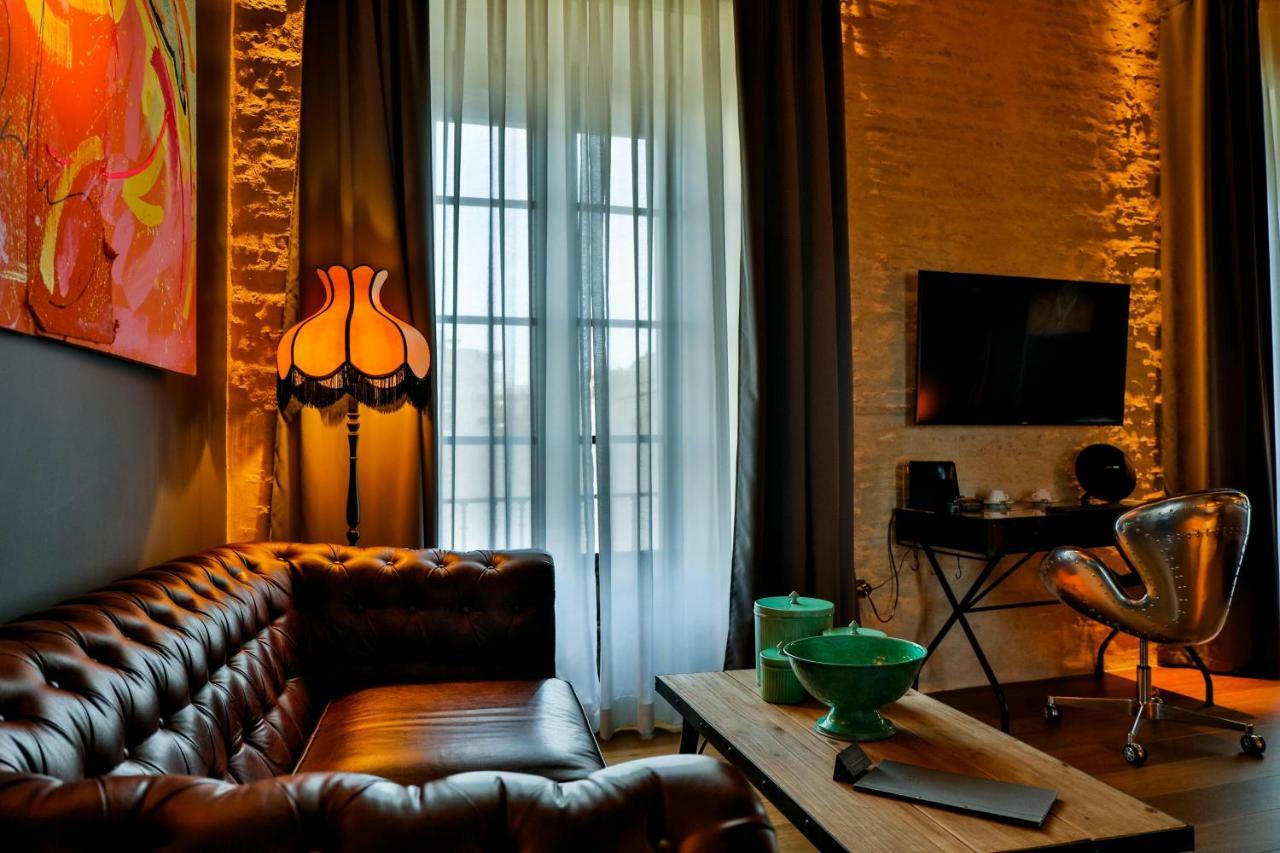 Hotel Lobby Σεβίλλη Εξωτερικό φωτογραφία A living room in a typical apartment